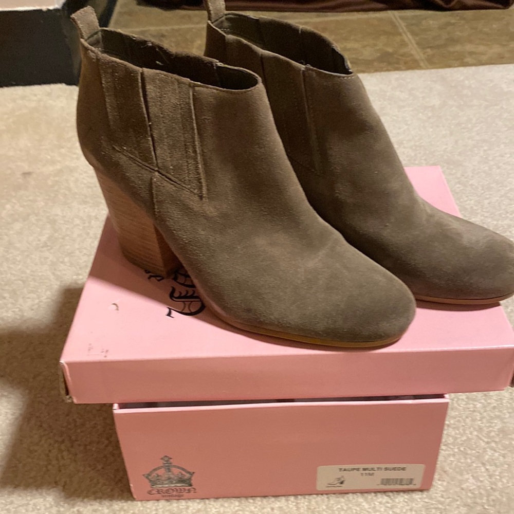 Crown Vintage Cvtalina taupe multi suede booties size 11